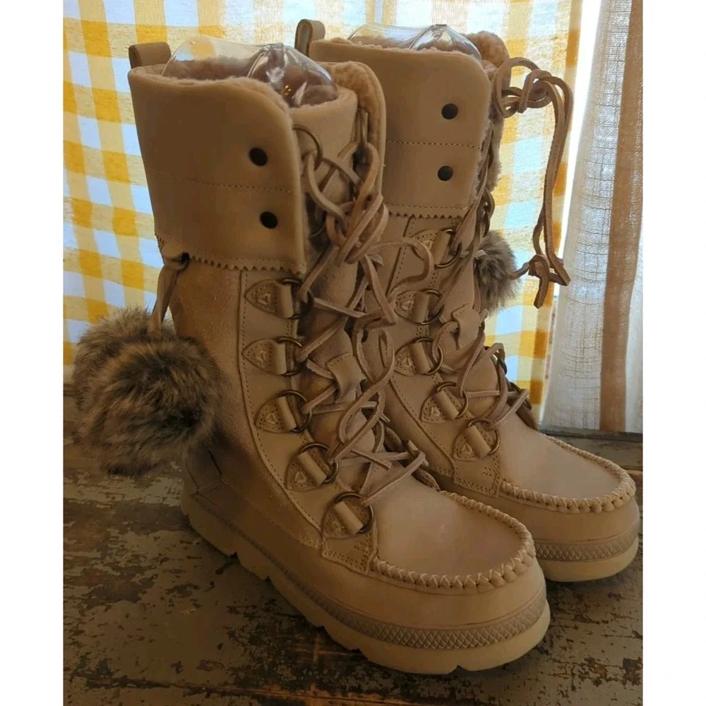Manitobah Mukluks Waterproof Pacific Winter Boots V2 Womens Size 6 Oat Shearling